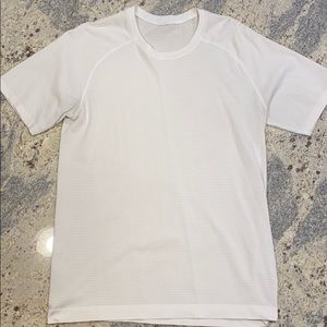 White short sleeve lululemon t-shirt